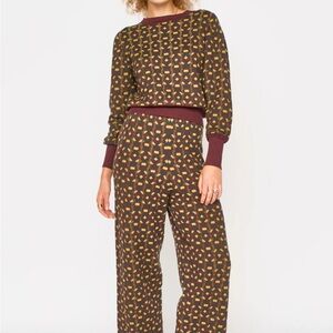 Mirth set in BACCARA COEUR
JACQUARD